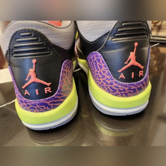 Authentic Jordan - Picture 1 of 8